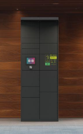 Columna Normo Display con pantalla táctil en el portal
